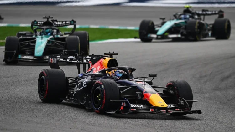 Max Verstappen memimpin balapan GP Bahrain 2026 di Sepang