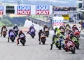 Para pembalap MotoGP bersiap memulai balapan