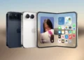 iPhone Duo berwarna biru gelap dan putih ditampilkan dari belakang, disamping perangkat yang dibuka memperlihatkan layar utama dan ikon aplikasi
