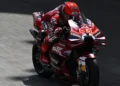 Marc Marquez mengendarai motor Ducati bernomor 93 di lintasan