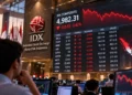 Ilustrasi layar IDX Composite dengan grafik harga saham merah dan suasana lantai perdagangan bursa