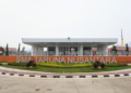Gerbang masuk SMA Taruna Nusantara Kampus Cimahi dengan papan nama sekolah dan bangunan utama