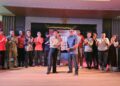 Foto bersama Kalapas Cilegon, Wahyu bersama Progresif Indonesia dalam Penampilan Teater Wargabinaan (sumber: Humas Lapas Cilegon)
