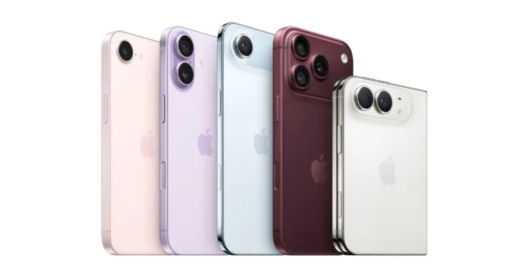 Lima ponsel berlogo Apple dalam berbagai warna ditampilkan dari sisi belakang