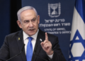 Ilustrasi Benjamin Netanyahu saat menyampaikan pernyataan di podium