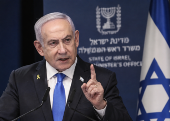 Ilustrasi Benjamin Netanyahu saat menyampaikan pernyataan di podium