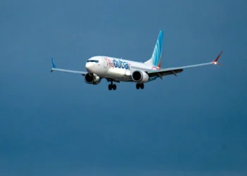 Pesawat flydubai sedang terbang