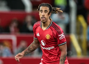Leny Yoro bersama Manchester United