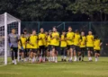 Pemain timnas Malaysia menjalani latihan bersama