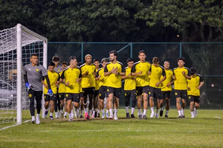 Pemain timnas Malaysia menjalani latihan bersama