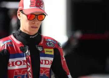 Takaaki Nakagami mengenakan perlengkapan balap Honda di MotoGP Jepang 2026