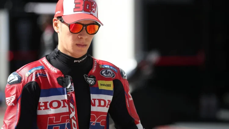 Takaaki Nakagami mengenakan perlengkapan balap Honda di MotoGP Jepang 2026