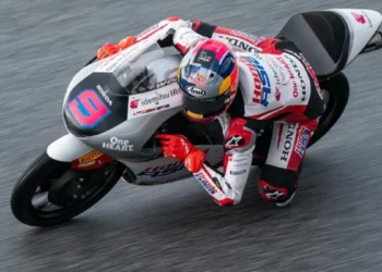 Veda Ega Pratama mengendarai motor Honda Team Asia di Moto3