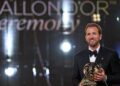 Penyerang Bayern Munchen Harry Kane resmi meraih gelar Ballon d'Or 2026. Sumber Artikel berjudul "Harry Kane Raih Penghargaan Ballon d’Or 2026, Ini Alasan 100 Juri", selengkapnya dengan link: https://galamedia.pikiran-rakyat.com/olahraga/pr-3510524914/harry-kane-raih-penghargaan-ballon-dor-2026-ini-alasan-100-juri?utm_source=gnews&utm_medium=gnews&utm_campaign=partner