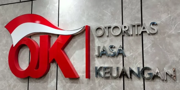 Logo Otoritas Jasa Keuangan (OJK) pada dinding berwarna abu-abu