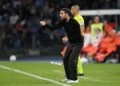 Cesc Fabregas di pinggir lapangan saat memimpin Como 1907